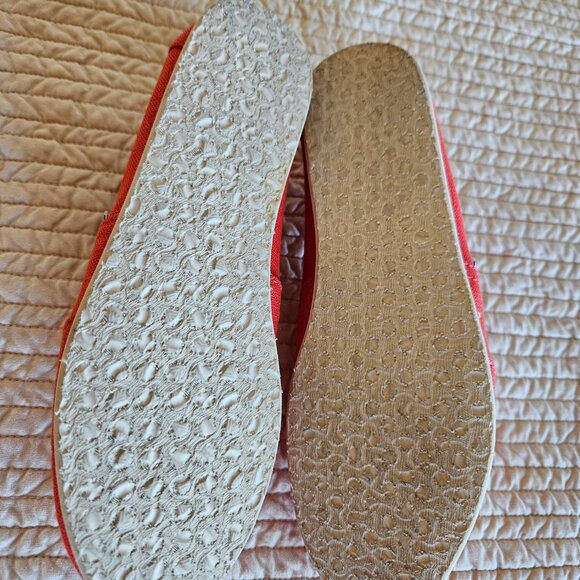 TOMS Red Canvas Women’s Size 5 Shoes - NWOT - Picture 11 of 13